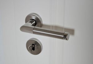 dyi: change your home door lock
